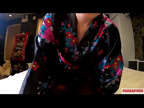 ❤️ Ko te kotiro cosplay rangatahi e pai ana ki te moe wahine ki te korikori me te pupuhi i roto i te wahine hoiho me te pupuhi. Kotiro Ahia he Topanga puhuruhuru me te tits ataahua i roto i nga kakahu Japanese tuku iho i roto i te ataata runaruna e whakaatu ana i te titoo me nga taonga taakaro Fuck. Sakura 3 OSAKAORN. Pono pakeke i a matou