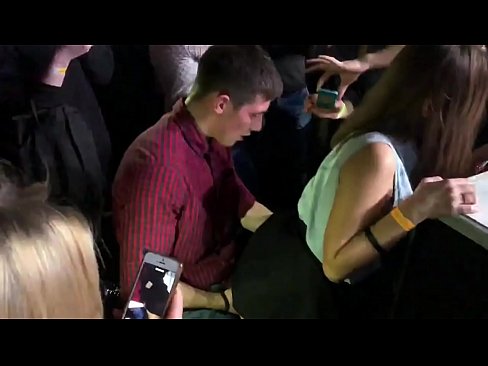 ❤️ sex tūturu i roto i te nightclub Russian. 18-tau-tawhito Russian kotiro i roto i te nono me te tara fucked i roto i te nightclub Pono pakeke i a matou